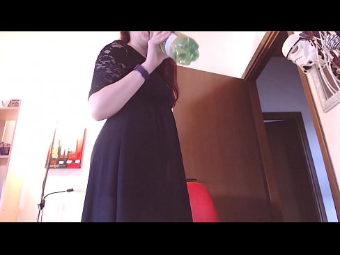 ❤️ Um escravo submisso que adora cuecas sujas e deliciosas é forçado a masturbar-se depois de ver este vídeo! ❤ Porno em nós ️❤